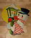 Die Cut Decoupis - Ancienne Decoration Noel Tres Grande 41 X 33 Cm " Bonhomme De Neige Lampe " Vintage U.S.A. Cir 1960 - Autres & Non Classés