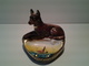 CENDRIER EN CERAMIQUE AVEC CHIEN DECOR VOILIER 14 X 16 X 13 CM 500 GR - Porcelana