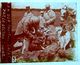 PHOTO STEREO SUR PLAQUE DE VERRE - RAVITAILLEMENT PAR LA SECTION CANINE - ANIMEE - CHIENS - CHEVAUX - 10,6 X 4,4 Cm - Stereoscopic