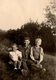 Photo Originale Portrait D'un Père Soldat Allemand,  Ses Clous Aux Godasses Et Ses Enfants Vers 1940 - Guerre, Militaire