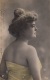 JUNGE HÜBSCHE FRAU - Fotokarte Gel.1907, Gebrauchsspuren - Frauen