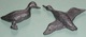 Lot De 2 Anciennes Figurines En Métal, Oiseaux Canards, Une Face Plate - Vogels - Eenden