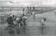 Knokke - Kinderen Op Strand - Enfants à La Plage - Circulé En 1957 - Animée - TBE - Knokke