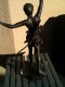 Statue Bronze Chasseur Signée SANDBURG - Bronces
