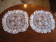 206 - 2 Napperons Au Crochet Avec Franges - Tischdecken/Servietten