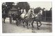 19689 - Carte Photo Promenade En Calèche Tirée Par Chevaux Blancs à Identifier - Altri & Non Classificati