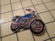 PIN517 Pin's Pins / Rare Et Beau : MOTOS / MOTO ROUTIERE NOIRE ET BLEUE - Motos