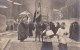 Carte Photo - Paray Le Monial - Drapeaux Alliés, Procession, Enfants De Coeur En Tête, Le 26 Mars 1919, Il A Neigé - Paray Le Monial