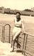 Photo Originale Plage & Maillot De Bain Pour Pin-Up Sexy En Bord De Mer Vers 1940 - Maillot & Chaussures De Ville ! - Pin-Ups