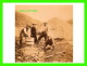 FEMMES - PANNING FOR GOLD IN THE KLONDIKE, ALASKA, 1899 - PHOTO BY B. W. KILBURN -  DIMENSION 12 X 16 Cm - - Femmes