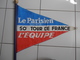 DRAPEAU  " Le PARISIEN Libéré  L'Equipe"  50 ème TOUR De FRANCE , En Tissu Avec Manche En Bois :, D'époque (1963) - - Cyclisme