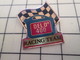 Pin2317 Pin's Pins / Beau Et Rare / THEME AUTOMOBILES : DELO 400 RACING TEAM DRAPEAU A DAMIERS - Rallye