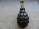 Grenade Française F1 Avec Allumeur Neutralisée Remis En Vente Suite à Un Acheteur Fantôme - Decorative Weapons