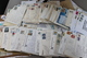 CARTON REMPLI DE LETTRES, CARTES, CORRESPONDANCES, ENTIERS POSTAUX TOUTES EPOQUES, TOUS PAYS + TIMBRES SUR FRAGMENTS - Vrac (min 1000 Timbres)