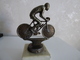 CYCLISTE VINTAGE SUR SOCLE HAUTEUR 120 - Popular Art