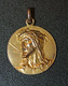 Belle Médaille Religieuse Ancienne Uniface Or 333/1000 "Jésus Christ / Croix De Jérusalem" Gold Religious Medal - Religion & Esotérisme