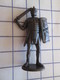 Figurine KINDER ??? MONOBLOC METAL BRONZE / LEGIONNAIRE ROMAIN , Très Bon état, Vu à 5 € Chez I-B - Figurines En Métal