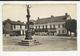 27 . FLEURY SUR ANDELLE . LE MONUMENT ET HOTEL DU COMMERCE " PROP. FELIX BIGNON  ". CAMION DE LA VILLE - Autres & Non Classés