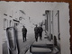 WW2 GUERRE 39 45 WILLBROEK PHOTO SOLDATS ALLEMANDS SE PROMENANT DANS LA VILLE PHARMACIE BAZA LA POPULATION REGARDE - Willebroek