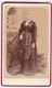 Ancienne Photo Portrait Format CDV Femme Avec Robe, Tablier Et Coiffe - Personnes Anonymes