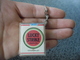 1 PORTE CLEFS CIGARETTES LUCKY STRIKE Monnaies En Chocolat  @ Vers 1965 - Porte-clefs