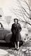 Photo Originale Pin-Up Chic & Sexy Des U.S.A. Vers 1940 Posant Devant Sa Ford Deluxe - Manteau & Chapeau - Automobiles