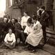 Amusant & Grand Tirage Photo Albuminé Délire Familial Au Jardin, Le Grand Bébé, Jeux De Cannes, Chapeaux, Animaux 1921 - Personnes Anonymes