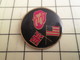 1315a Pin's Pins / Beau Et Rare : Thème MUSIQUE / ROLLING STONES BOUCHE ROUGE DRAPEAU USA ET GB - Musique