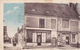 72. BESSE SUR BRAYE. CPA COLORISEE ANNEES 30 . ANIMATION PLACE DE LA RÉPUBLIQUE DEVANT LE CAFE TABAC - Autres & Non Classés