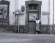 Négatif Photographie Privée Ancienne Mairie De Billiers Rue Du Penher Années 1950 - Places