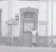 Delcampe - Négatif Photographie Privée Ancienne Mairie De Billiers Rue Du Penher Années 1950 - Places