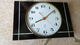 Horloge JAZ VINTAGE Sur Plaque FORMICA - Fonctionne - Accroche Pour Suspension Cassée - Clocks