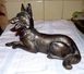 ANCIEN GRANDE SCULPTURE CHIEN BERGER ALLEMAND ALLONGE ATTRIBUE A H. MOM BE EN REGULE - Bronzes