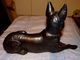 ANCIEN GRANDE SCULPTURE CHIEN BERGER ALLEMAND ALLONGE ATTRIBUE A H. MOM BE EN REGULE - Bronzes