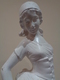 Delcampe - Gran Escultura De Una Mujer Segadora Con La Hoz Y Un Manojo De Trigo. España. 64 Cm De Altura. - Autres & Non Classés