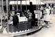 Photo Originale Fête Foraine & Carrousel - Enfants Peter, Richard, Jenny, Anona & Teresa Dans Le Bateau Britania 1950/60 - Lieux