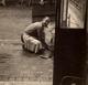 Photo Originale Homme à La Vaisselle Pendant Les Vacances à Nemours (77140) En 1950 - Seine-et-Marne - Anonymous Persons