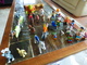 Lot De 30 Playmobil Et Autres Figurines Articulés+ Quelques éléments - Playmobil