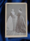 Photo CDV Anonyme - Deux Arlésiennes En Pied Vers 1870-75 L390 - Antiche (ante 1900)