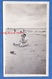 Photo Ancienne Snapshot - COLLEVILLE Sur MER - Femme & Sa Fille Sur La Plage - 1932 - Enfant Mode Woman Normandie Girl - Boats