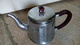 Delcampe - THEIERE En INOX & BAKELITE - Vintage - Rutilante Chrome !!! - Theepot