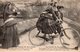 9437. CPA TYPES DES PYRENEES. LA LECON DE BICYCLETTE 1920 - Andere & Zonder Classificatie