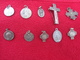 Delcampe - Lot De 72 Medailles-et Croix Dont 1 Avec Marteau Et Tenaille (jeanne D'arc -ciboire-nd De Lourdes Etc..... - Religion & Esotericism