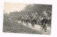 Peloton De Cyclistes Doublant Une Colonne D'artillerie. - Manoeuvres