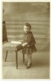 Carte Photo. Enfant, Décor Studio. Foto Vansassenbroeck, Brugge, Wollestraat. - Personnes Anonymes