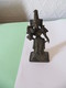 STATUETTE En BRONZE   DEESSE à Identifier - ( Peut être En Inde  ) -  ( Pas Courant ) - SUPERBE FIGURINE, VOIR SCANS - Art Asiatique