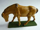 FIGURINE STARLUX  - ANIMAUX ANIMAL DE LA FERME - 1977 2542 CHEVAL TETE BAISSEE BEIGE Pas Clairet - Starlux