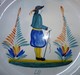 ANCIEN GRAND PLAT HENRIOT QUIMPER (LB)  N°126 / HOMME A LA CANNE / 33.5 Cm   BE - Quimper/Henriot (FRA)