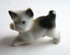 FEVE EN PORCELAINE ANCIENNE ALLEMANDE CHIEN BOULEDOGUE JOUE GRIS  Marqué GERMANY - Animaux