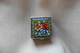 Boite à Pilules Ancienne Argentée Carrée En Micro-mosaique De Venise Italie Millefiori Vert Motif Fleurs - Boîtes/Coffrets